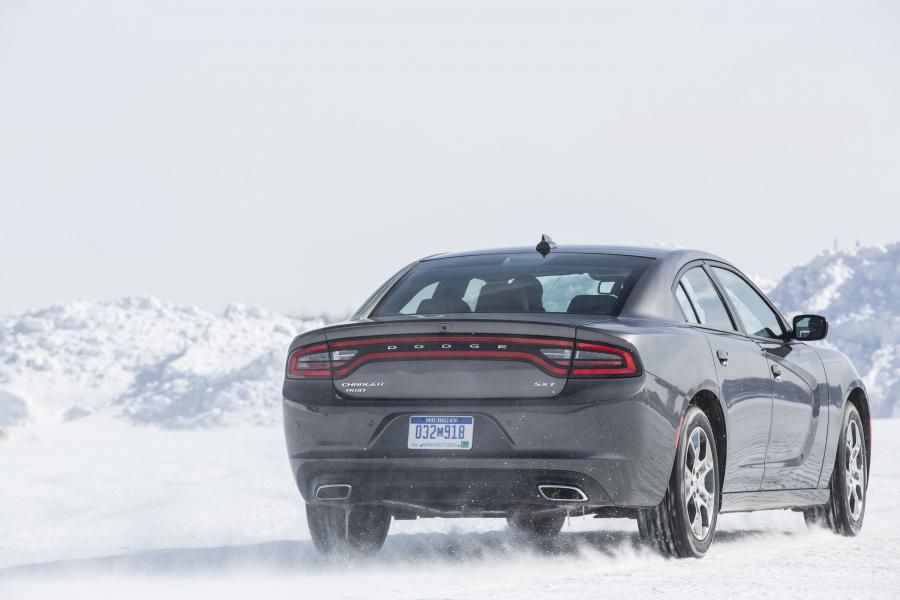  Dodge Charger SXT AWD 2015 года  (фото 4 из 7)